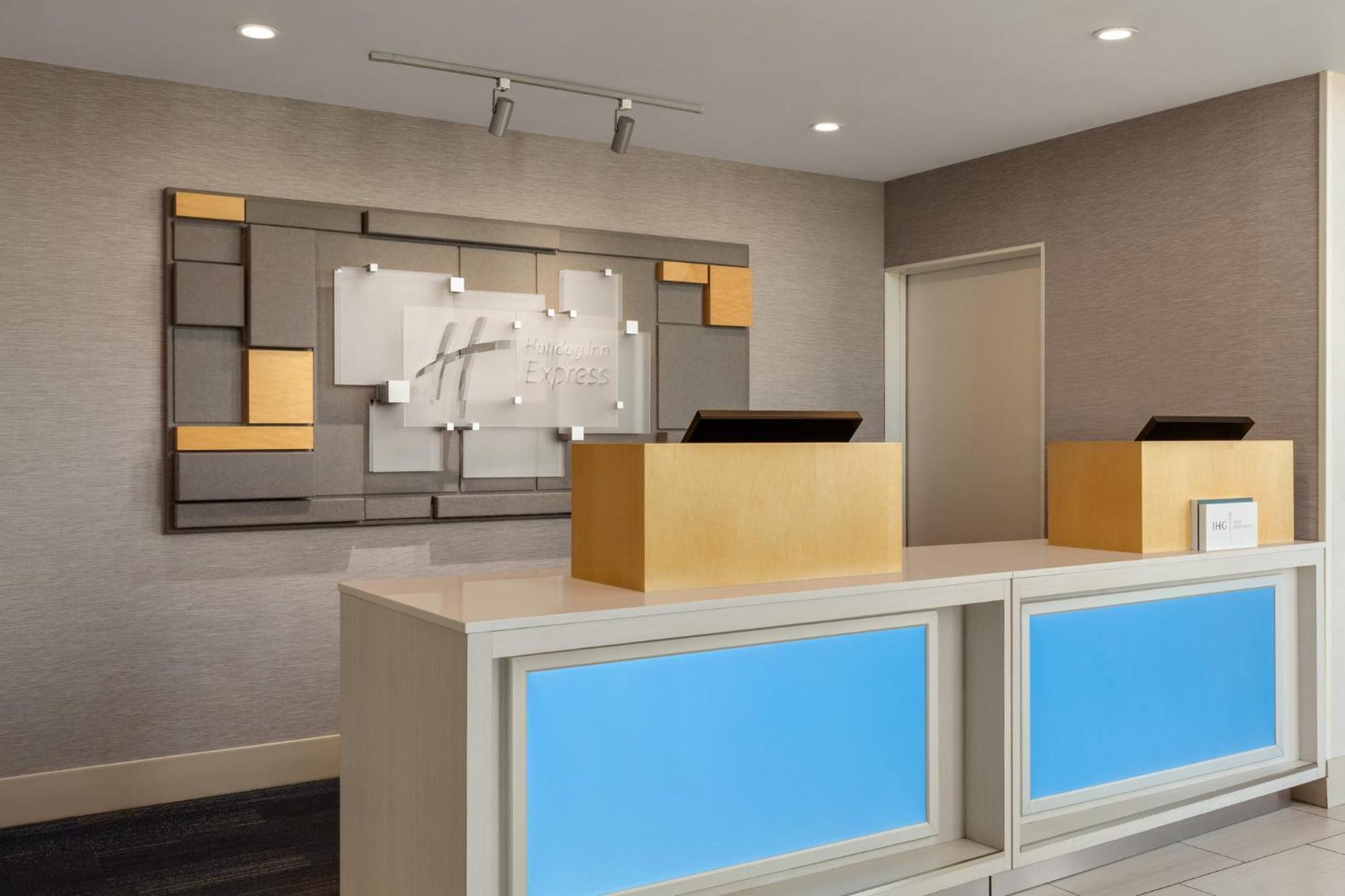 Holiday Inn Express- West Sacramento By Ihg Exterior photo